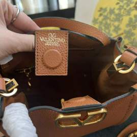 Picture of Valentino Handbags _SKUfw164097086fw